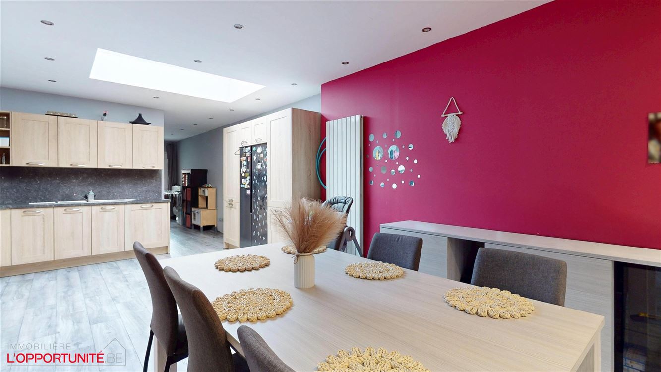 Magnifique maison renovée trois chambres, elec conforme 2042, terrasse et jardinet.