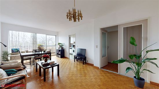 Magnifique appartement deux chambres, 5eme étage, électricité conforme 2042, ascenseur, terrasse, cave et 1 parking extérieur.