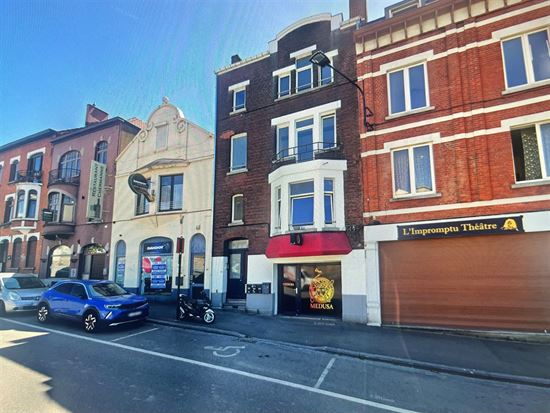 Commerce avec possibilité de transformer en appartement (sous réserve de permis)