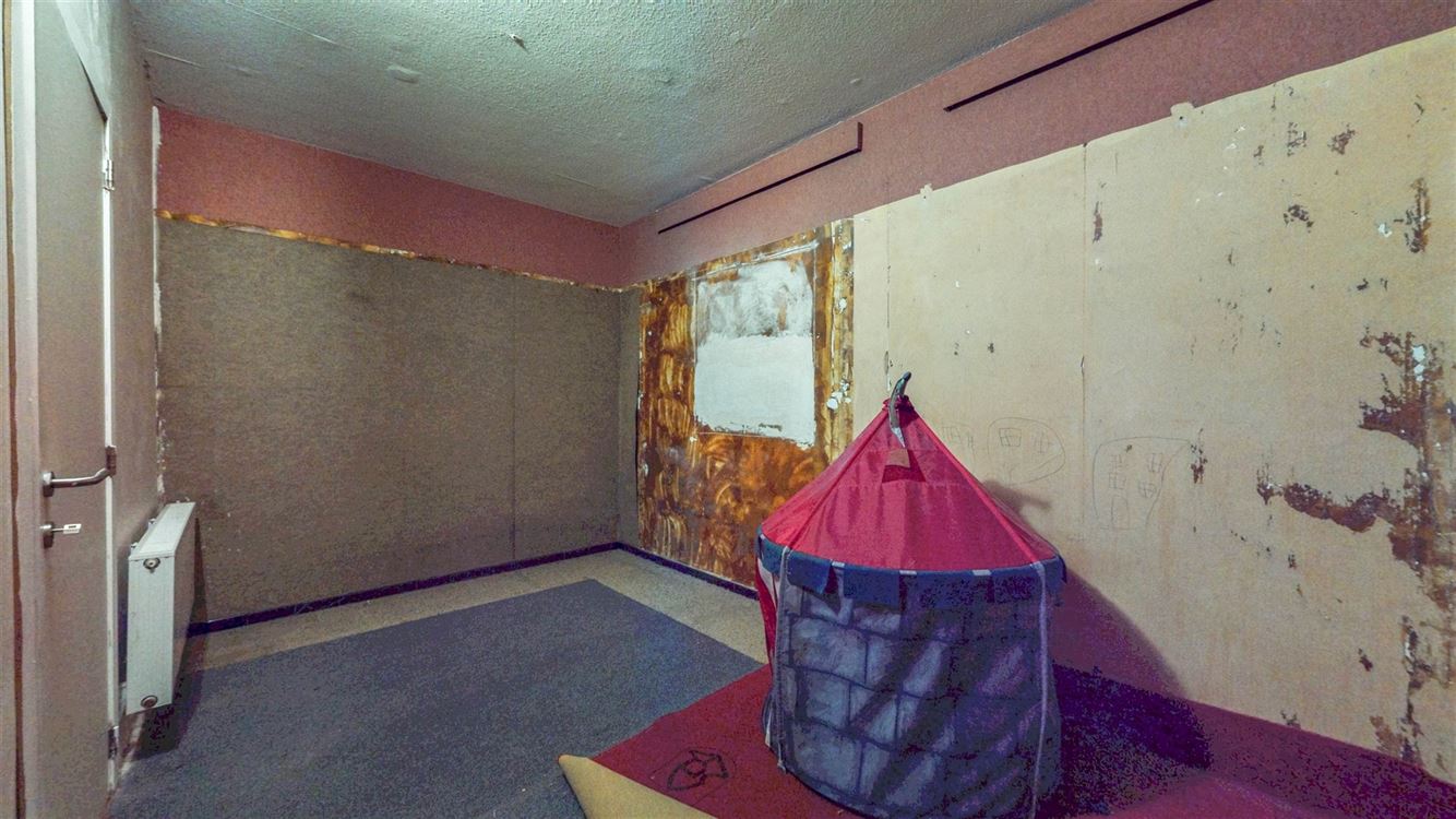 Rez- de- chaussée commercial et appartement