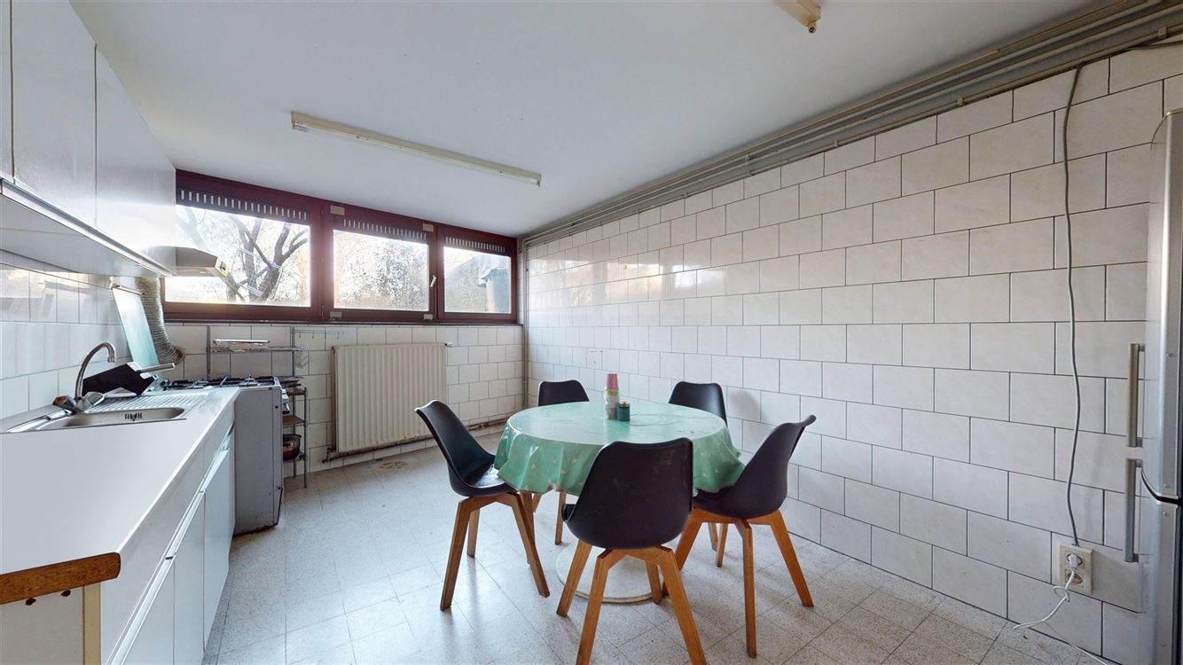 Rez- de- chaussée commercial et appartement