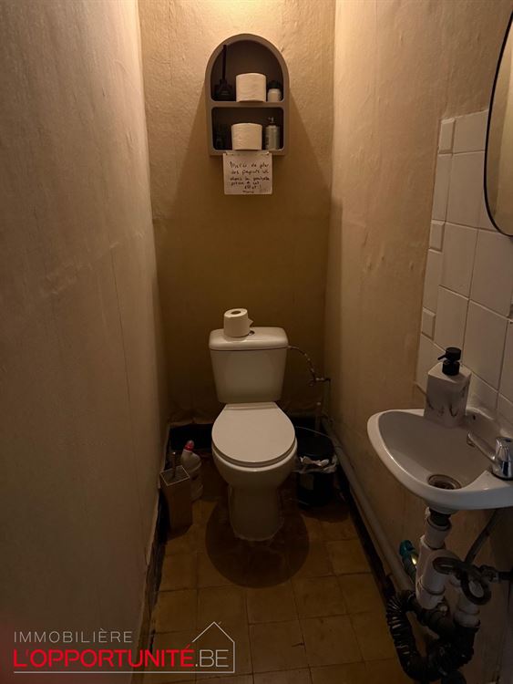 Commerce avec possibilité de transformer en appartement (sous réserve de permis)