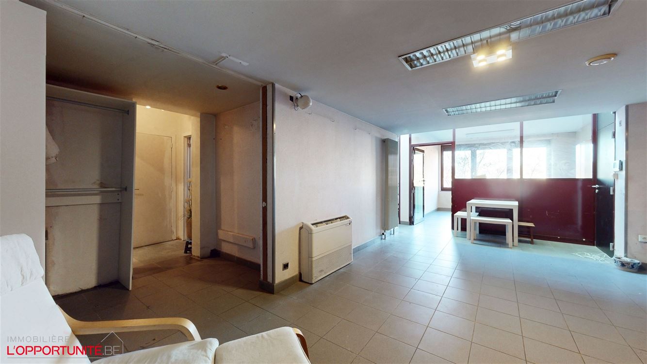 Rez- de- chaussée commercial et appartement