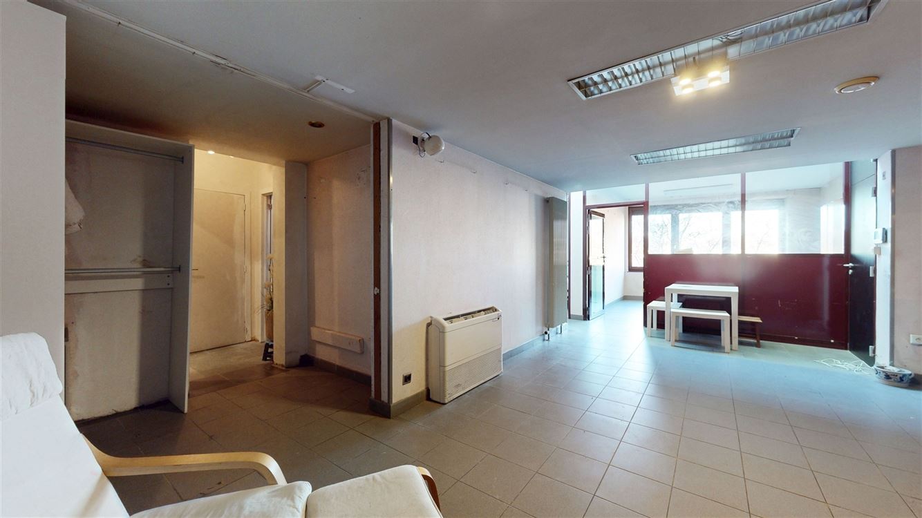 Rez- de- chaussée commercial et appartement