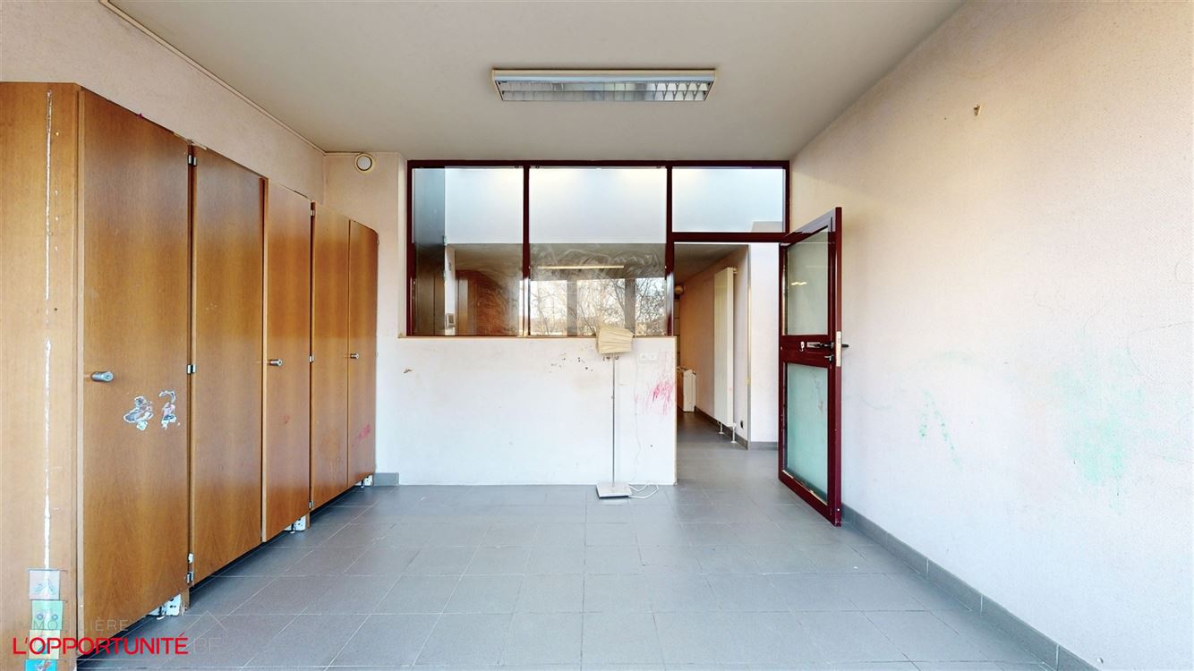 Rez- de- chaussée commercial et appartement