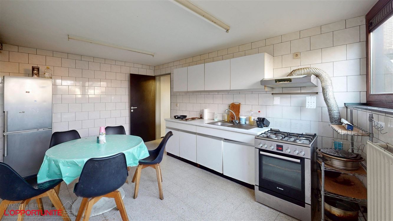 Rez- de- chaussée commercial et appartement