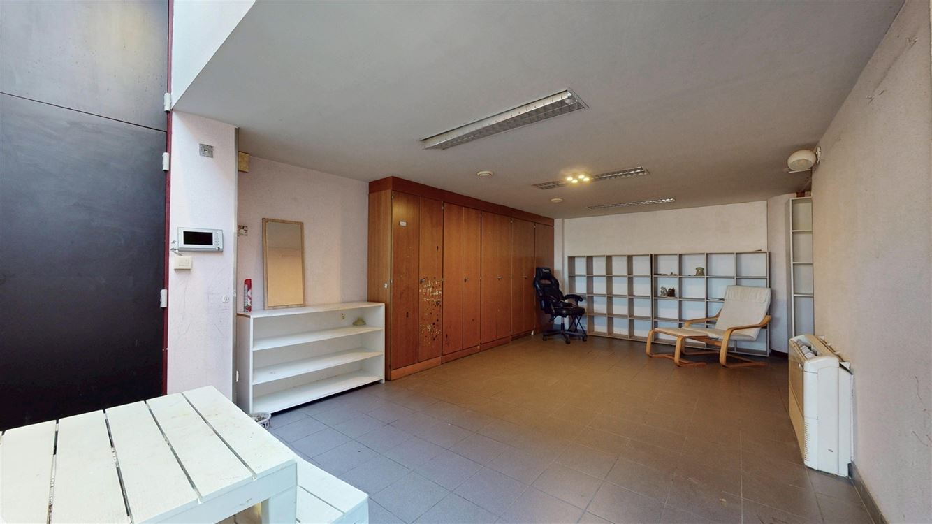 Rez- de- chaussée commercial et appartement