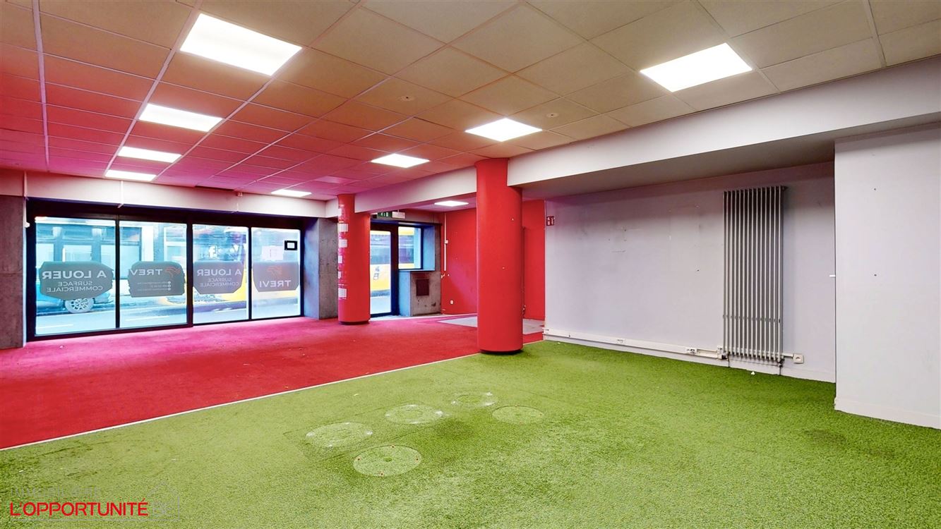 Rez- de- chaussée commercial et appartement