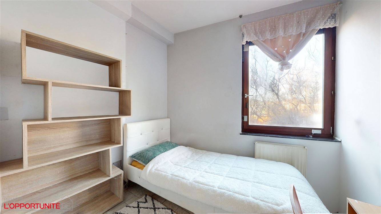 Rez- de- chaussée commercial et appartement