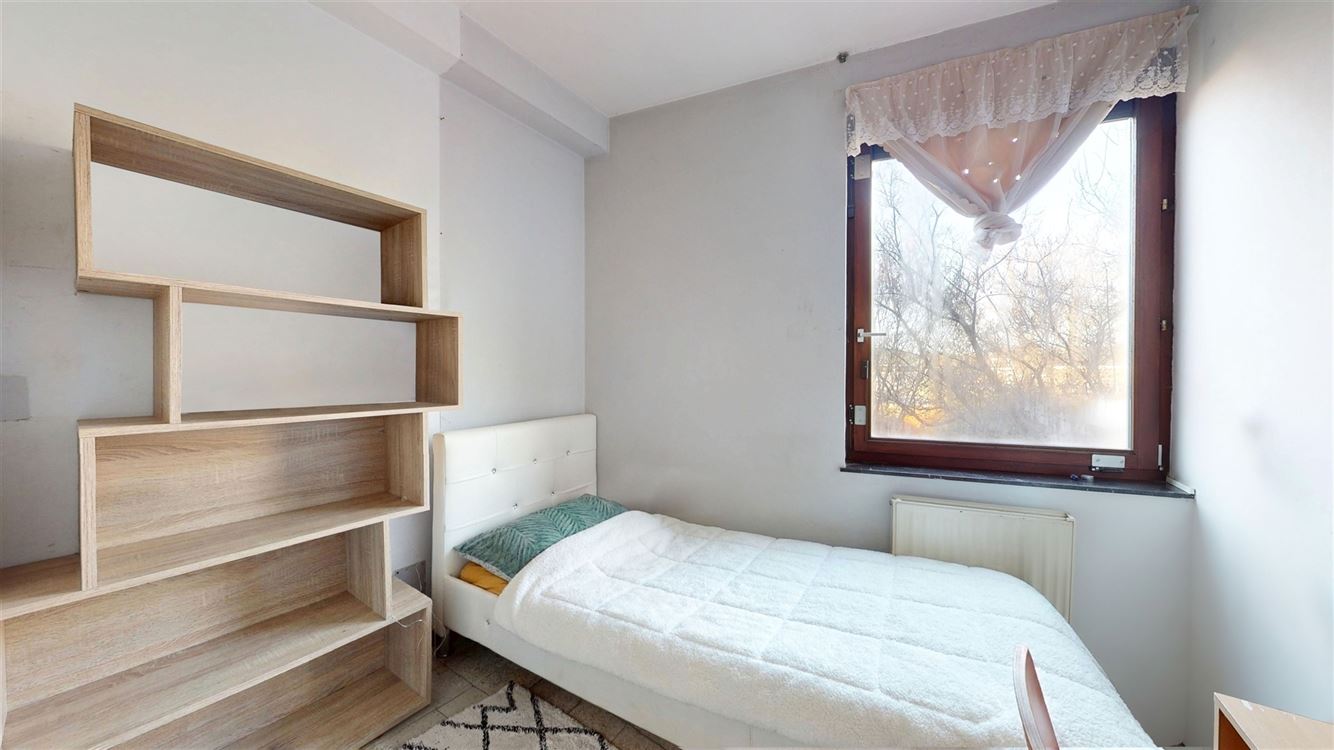 Rez- de- chaussée commercial et appartement