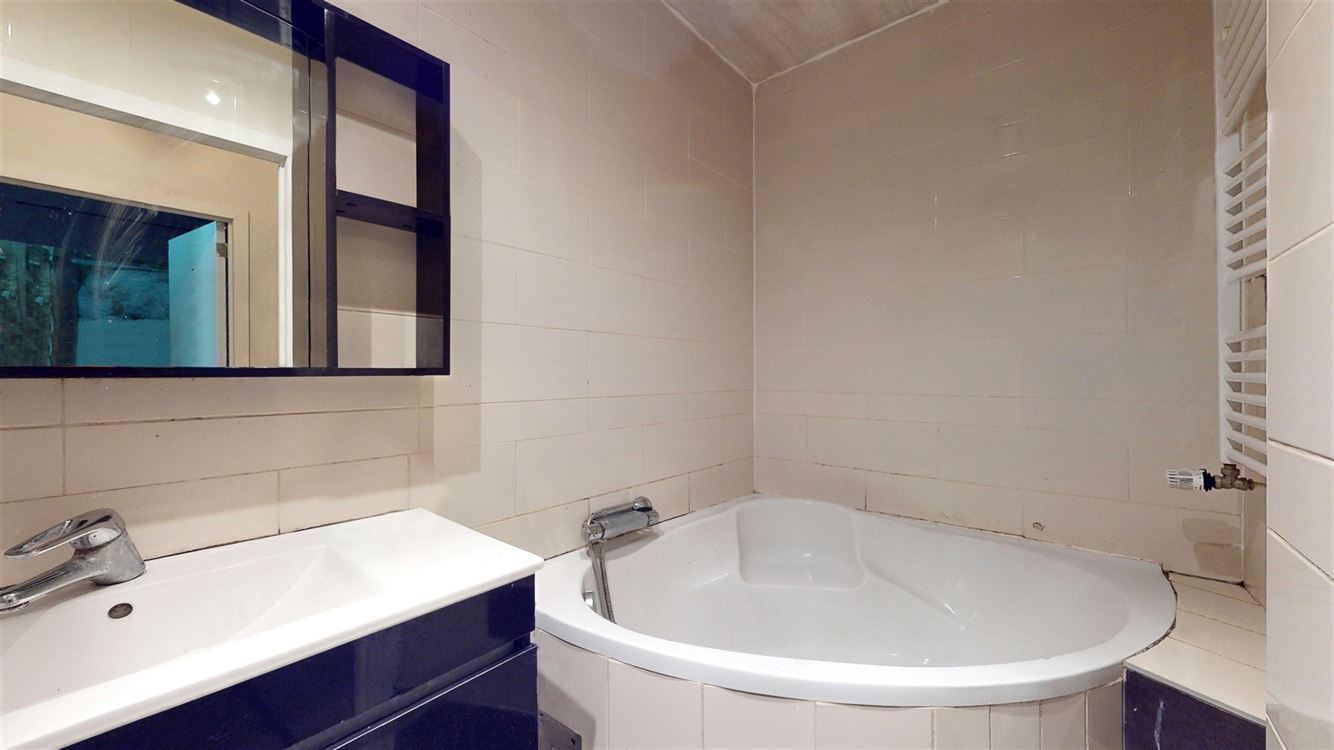 Rez- de- chaussée commercial et appartement