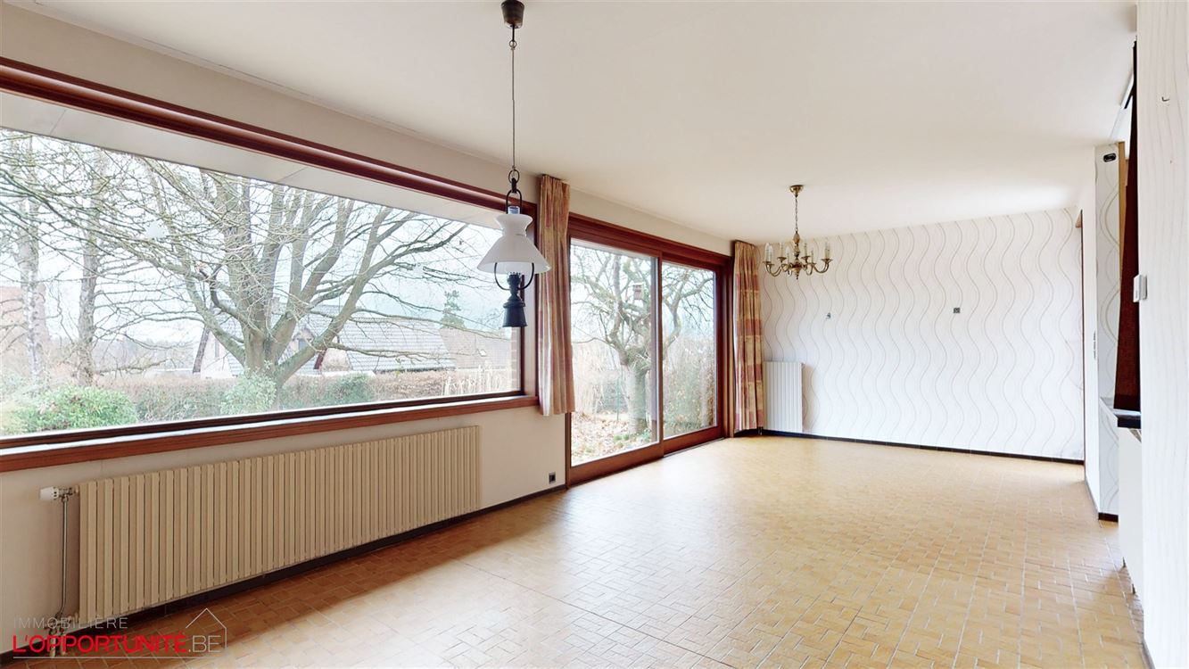 Magnifique villa d'architecte 1980, quatre chambres, garage, caves et terrain de 50 ares.