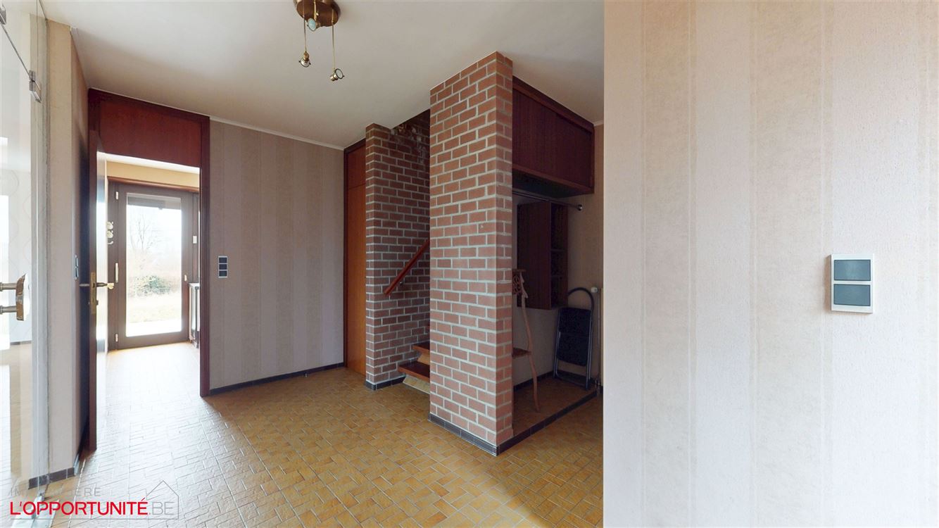 Magnifique villa d'architecte 1980, quatre chambres, garage, caves et terrain de 50 ares.
