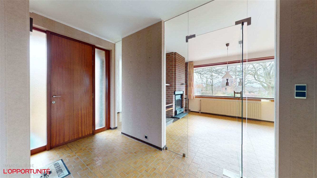 Magnifique villa d'architecte 1980, quatre chambres, garage, caves et terrain de 50 ares.