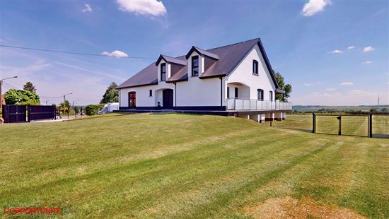 Exceptionnelle Villa avec terrain à bâtir en option.