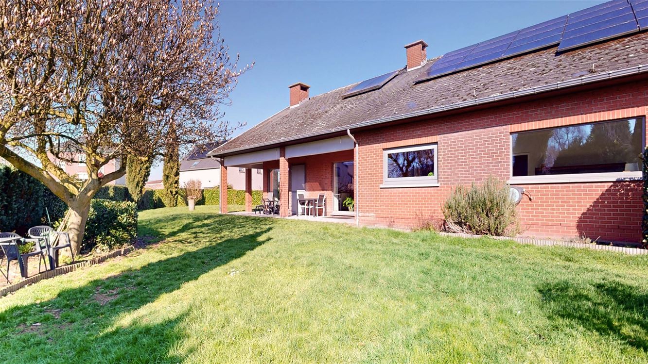 Magnifique villa 5 chambres, 22 panneaux, garage, jardin SUD, espace pro.