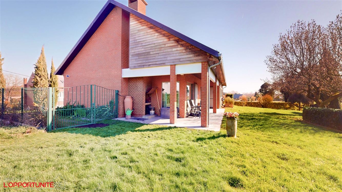 Magnifique villa 5 chambres, 22 panneaux, garage, jardin SUD, espace pro.