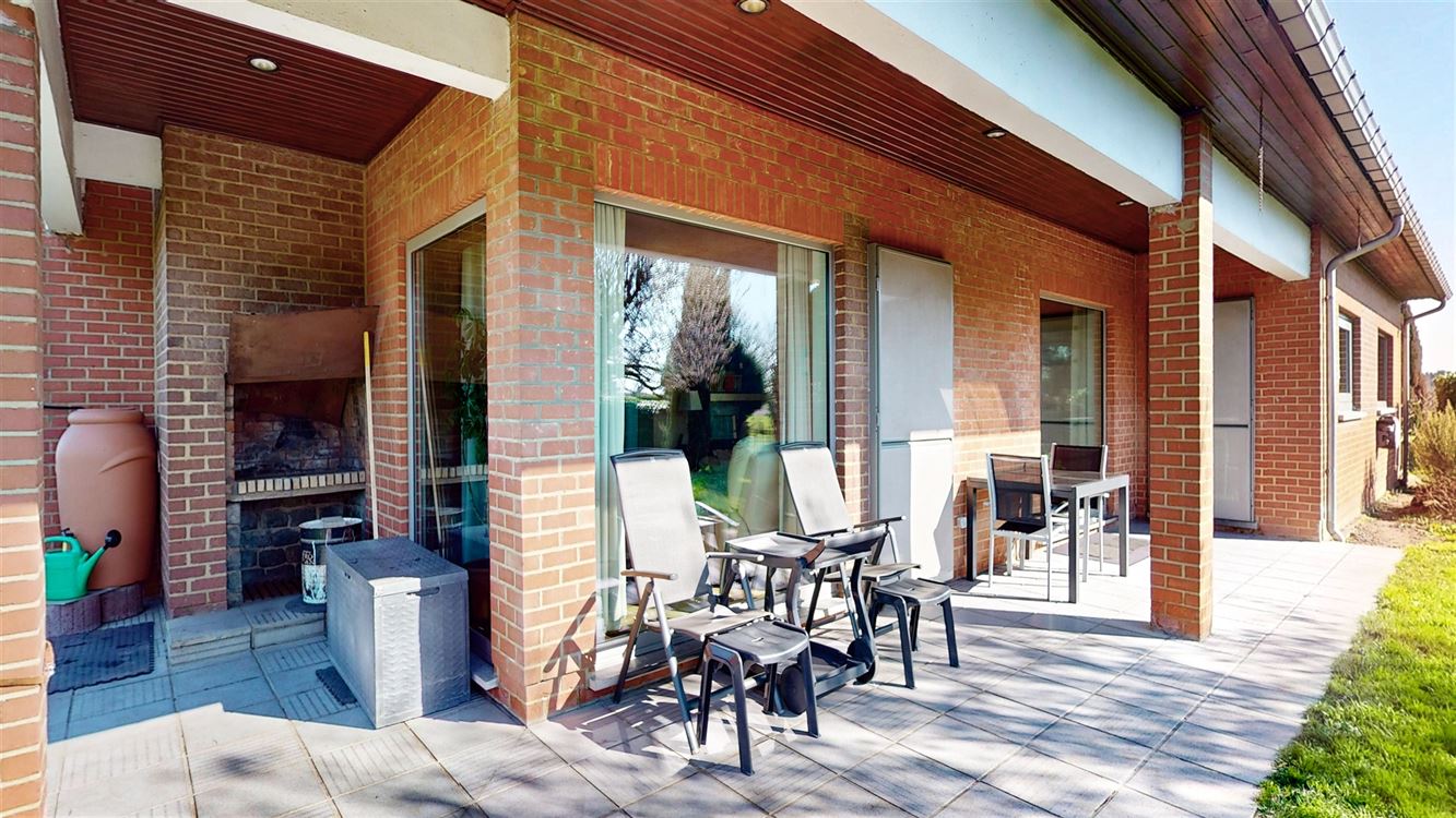 Magnifique villa 5 chambres, 22 panneaux, garage, jardin SUD, espace pro.