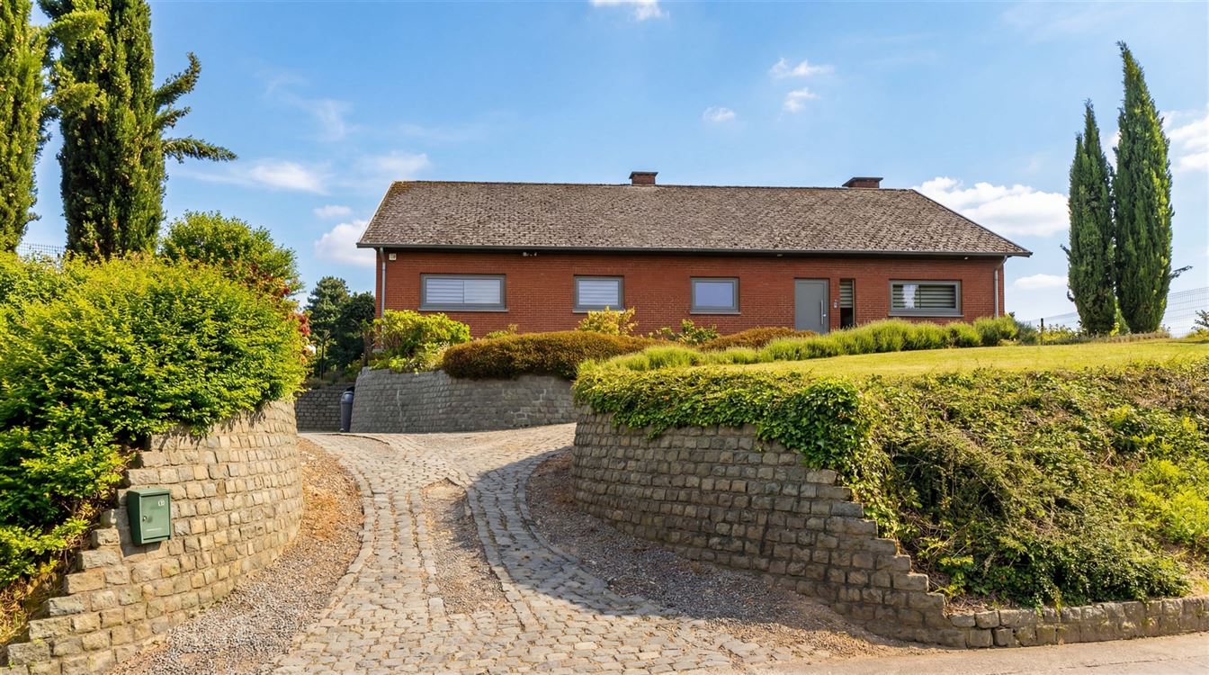 Magnifique villa 5 chambres, 22 panneaux, garage, jardin SUD, espace pro.