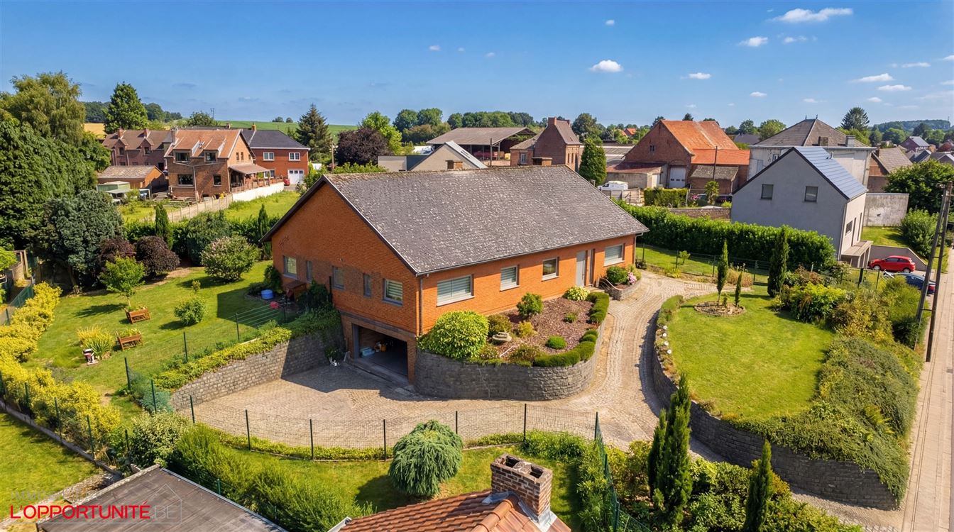 Magnifique villa 5 chambres, 22 panneaux, garage, jardin SUD, espace pro.
