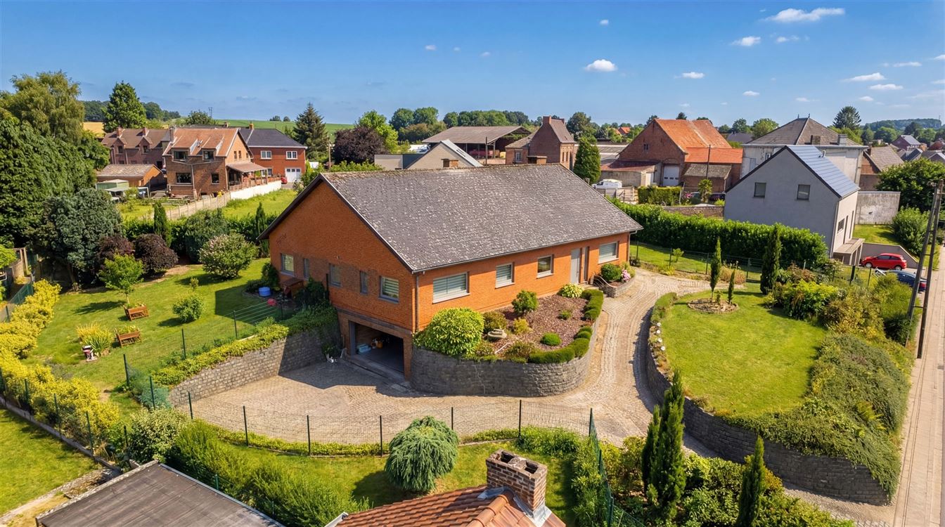 Magnifique villa 5 chambres, 22 panneaux, garage, jardin SUD, espace pro.