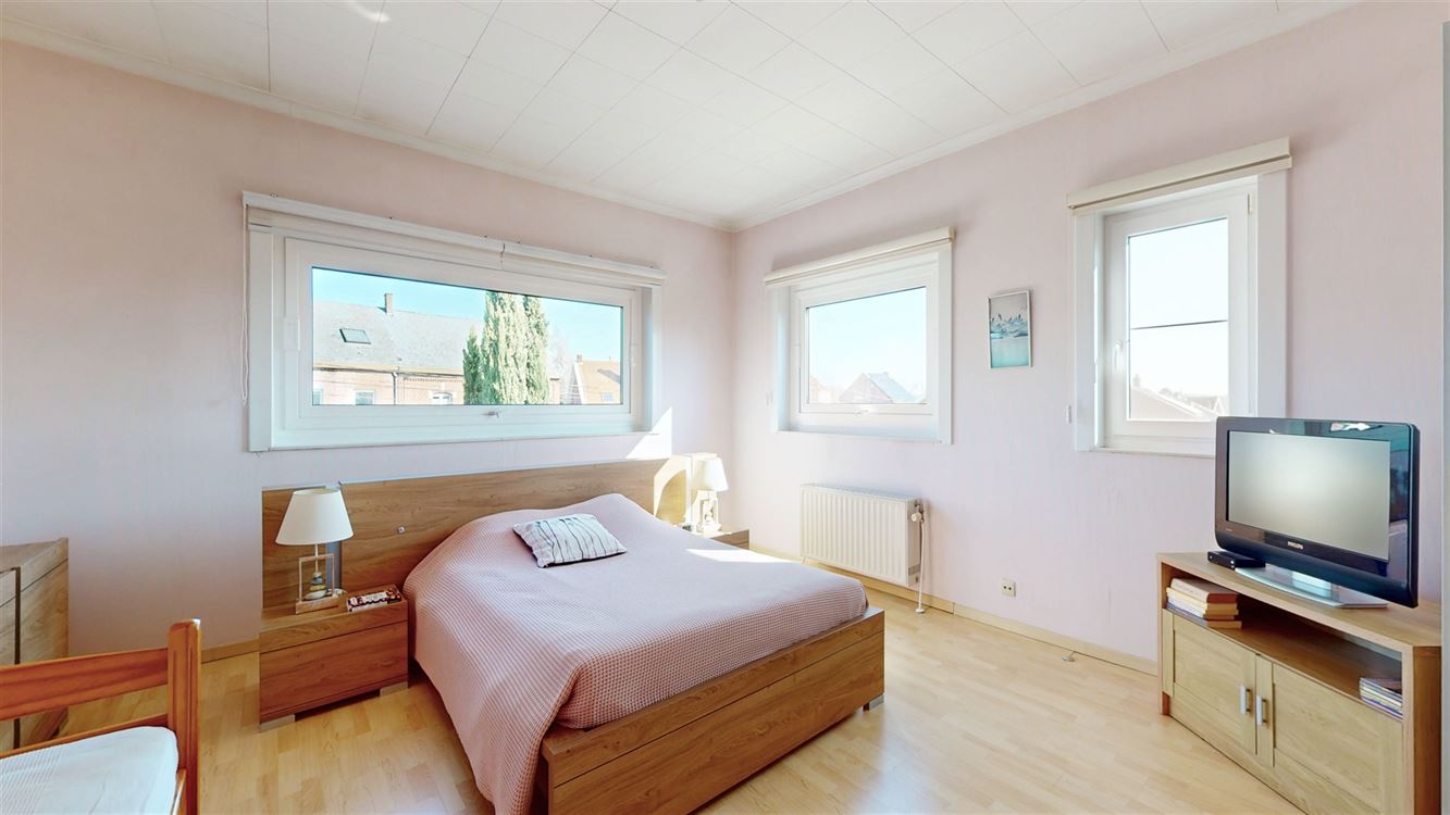 Magnifique villa 5 chambres, 22 panneaux, garage, jardin SUD, espace pro.