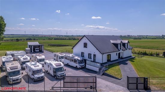 Exceptionnelle Villa avec terrain à bâtir en option.