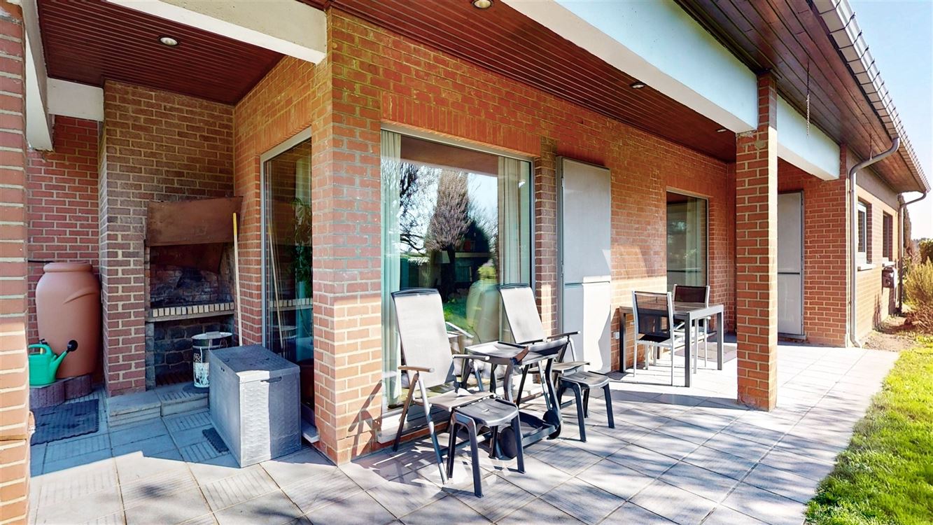 Magnifique villa 5 chambres, 22 panneaux, garage, jardin SUD, espace pro.