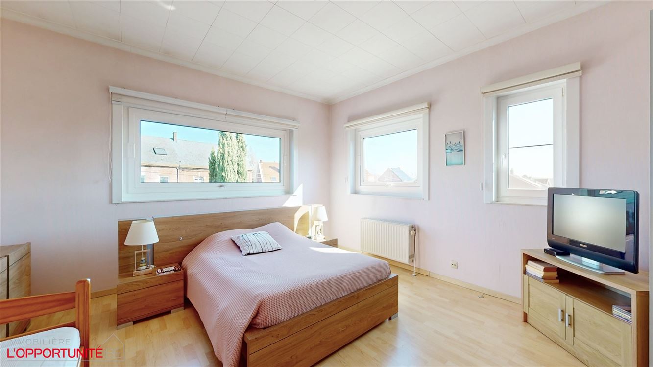 Magnifique villa 5 chambres, 22 panneaux, garage, jardin SUD, espace pro.