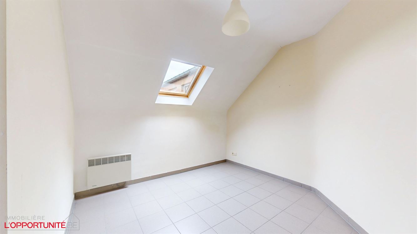 Magnifique appartement penthouse, construction 1998, 2 ch, balcon, garage.