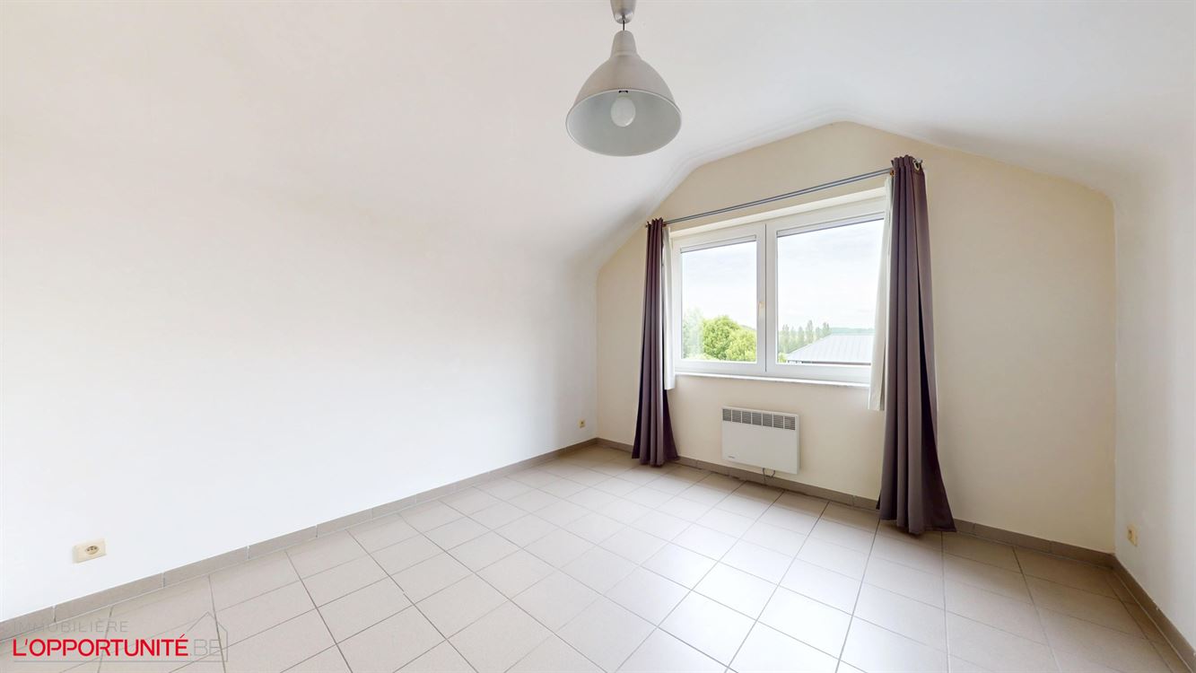 Magnifique appartement penthouse, construction 1998, 2 ch, balcon, garage.