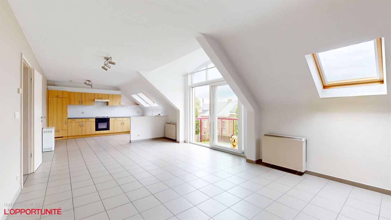 Magnifique appartement penthouse, construction 1998, 2 ch, balcon, garage.