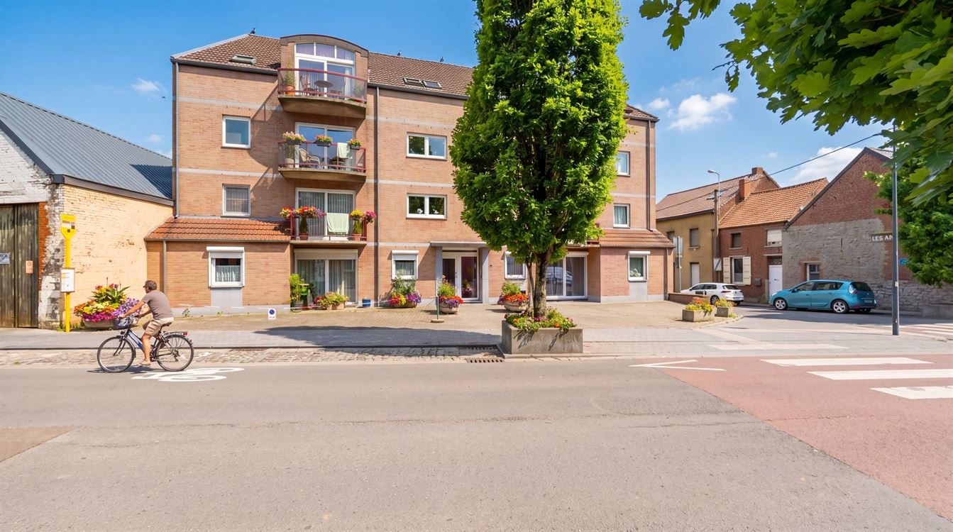 Magnifique appartement penthouse, construction 1998, 2 ch, balcon, garage.