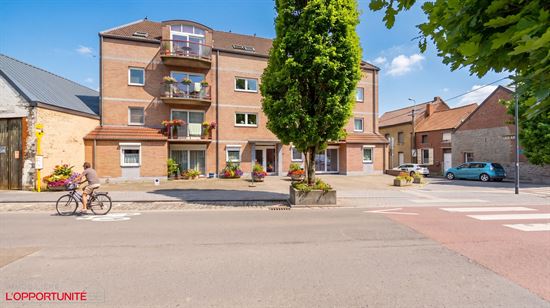 Magnifique appartement penthouse, construction 1998, 2 ch, balcon, garage.
