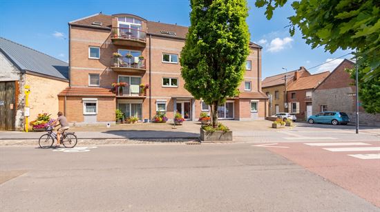 Magnifique appartement penthouse, construction 1998, 2 ch, balcon, garage.