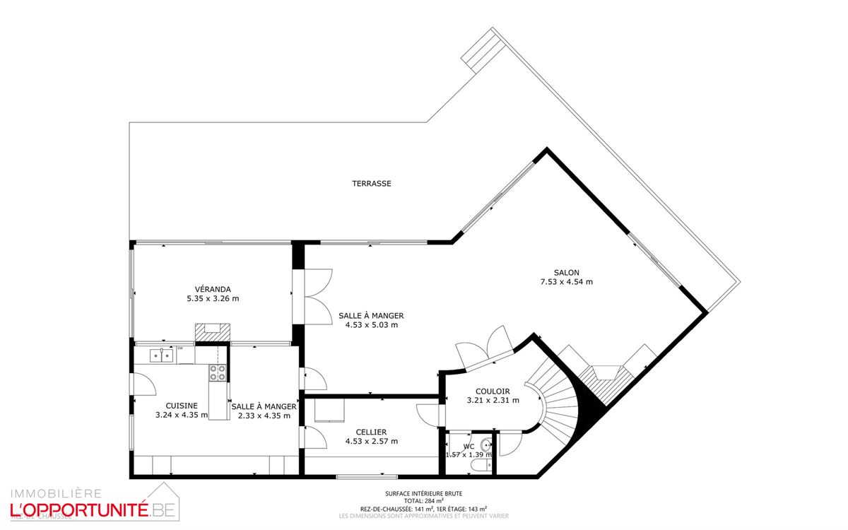 Propriété exceptionnelle sur 35 ares de terrain, 4 chambres, garages et carport.