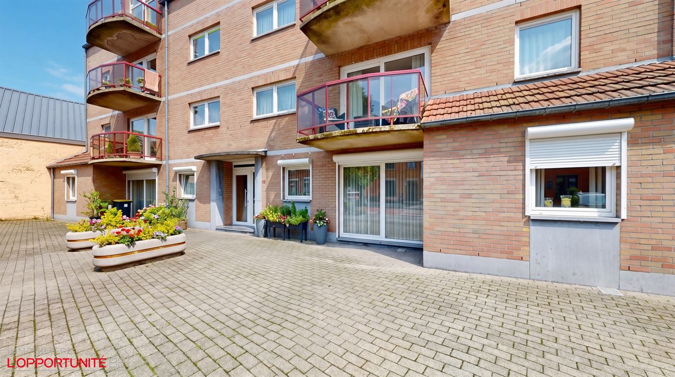 Magnifique appartement penthouse, construction 1998, 2 ch, balcon, garage.