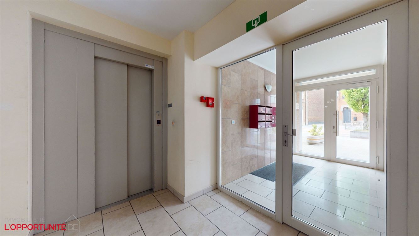 Magnifique appartement penthouse, construction 1998, 2 ch, balcon, garage.