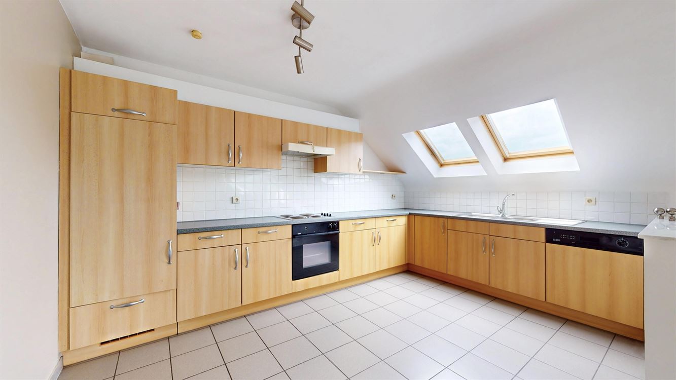 Magnifique appartement penthouse, construction 1998, 2 ch, balcon, garage.