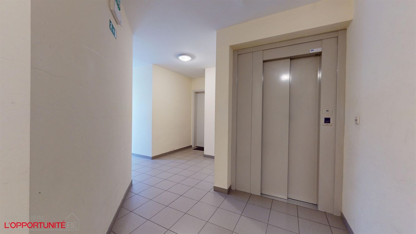 Splendide appartement penthouse, construction 1998, 2 ch, balcon, garage.