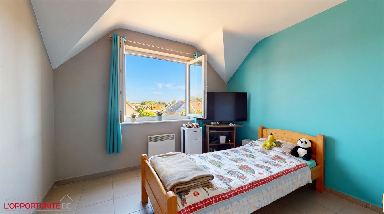 Splendide appartement penthouse, construction 1998, 2 ch, balcon, garage.