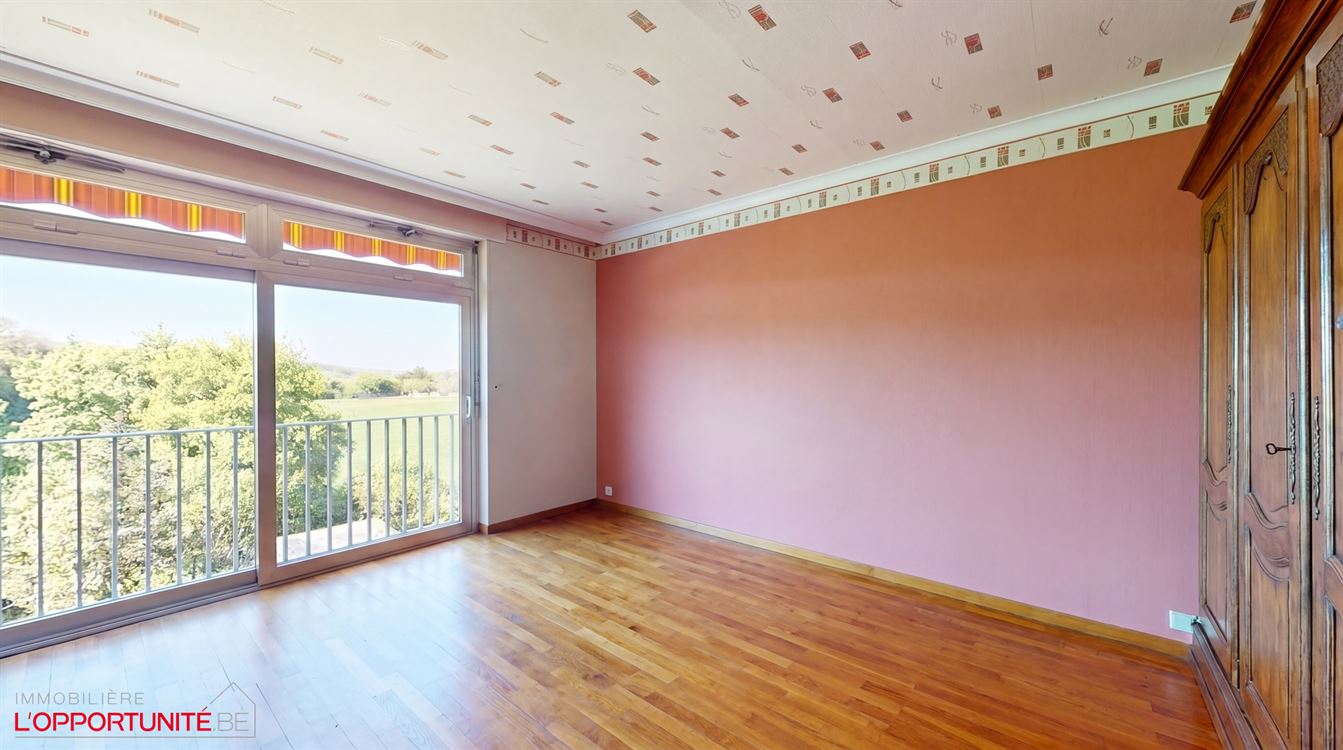 Propriété exceptionnelle sur 35 ares de terrain, 4 chambres, garages et carport.