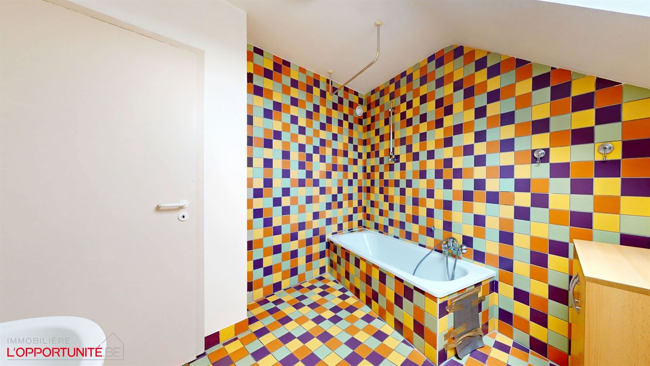 Magnifique appartement penthouse, construction 1998, 2 ch, balcon, garage.