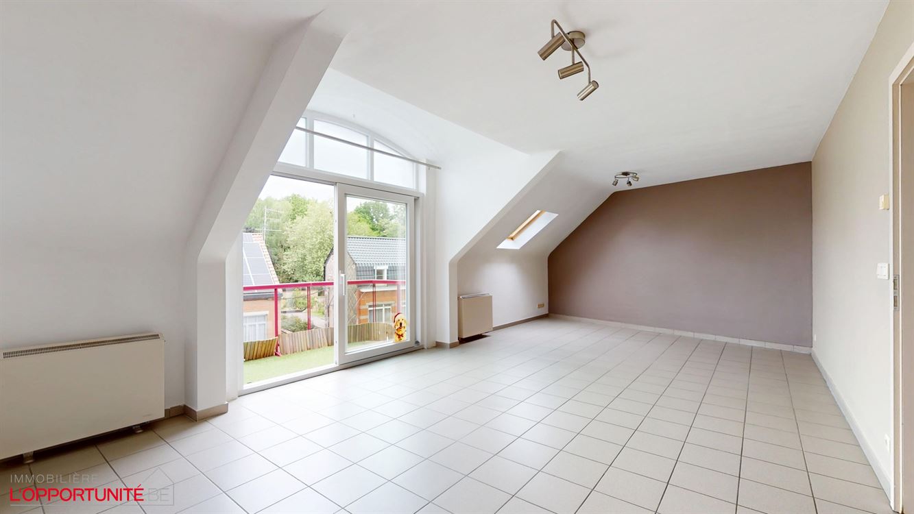 Magnifique appartement penthouse, construction 1998, 2 ch, balcon, garage.