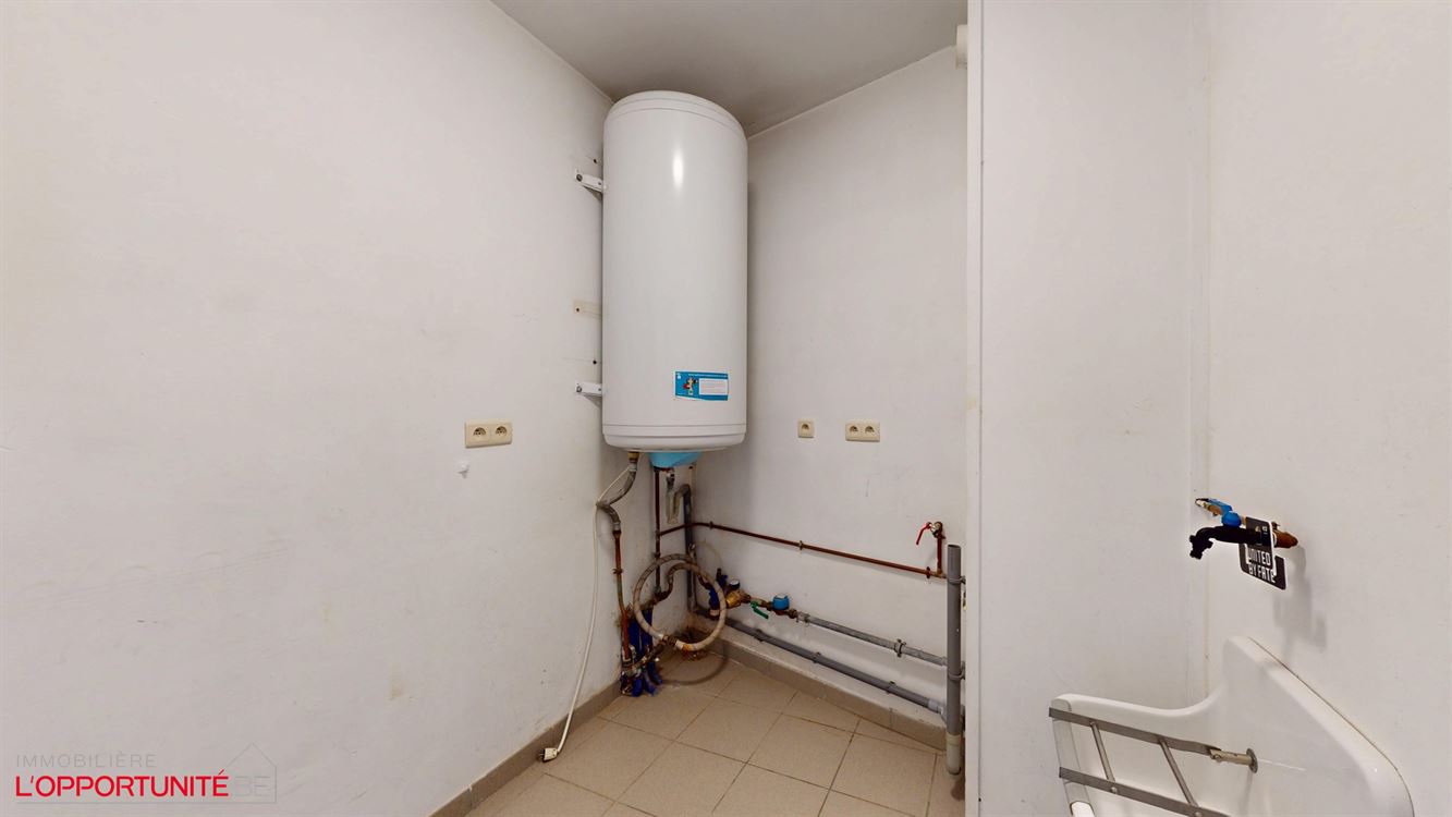 Magnifique appartement penthouse, construction 1998, 2 ch, balcon, garage.