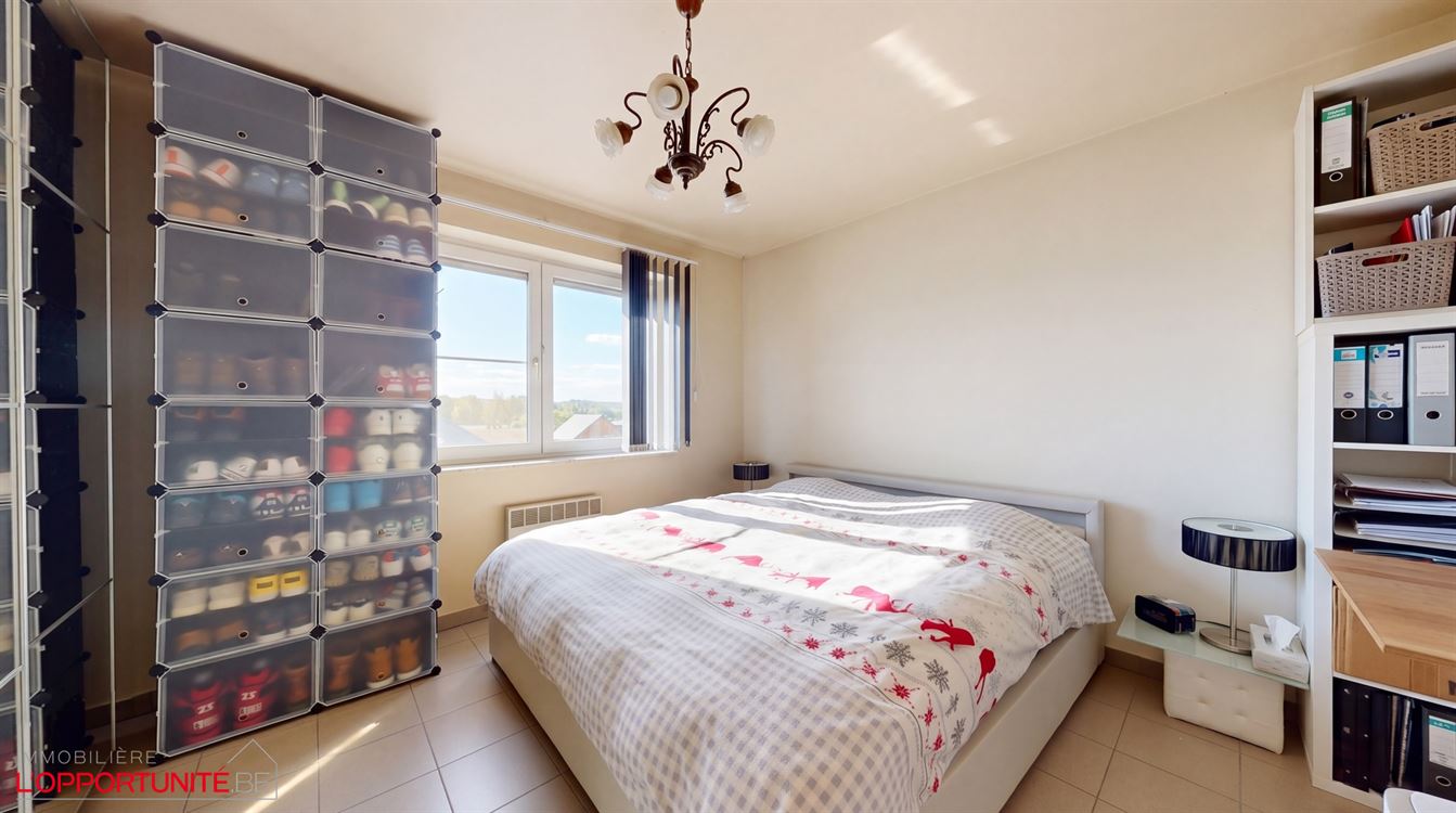 Superbe appartement penthouse, construction 1998, 2 ch, balcon, garage.