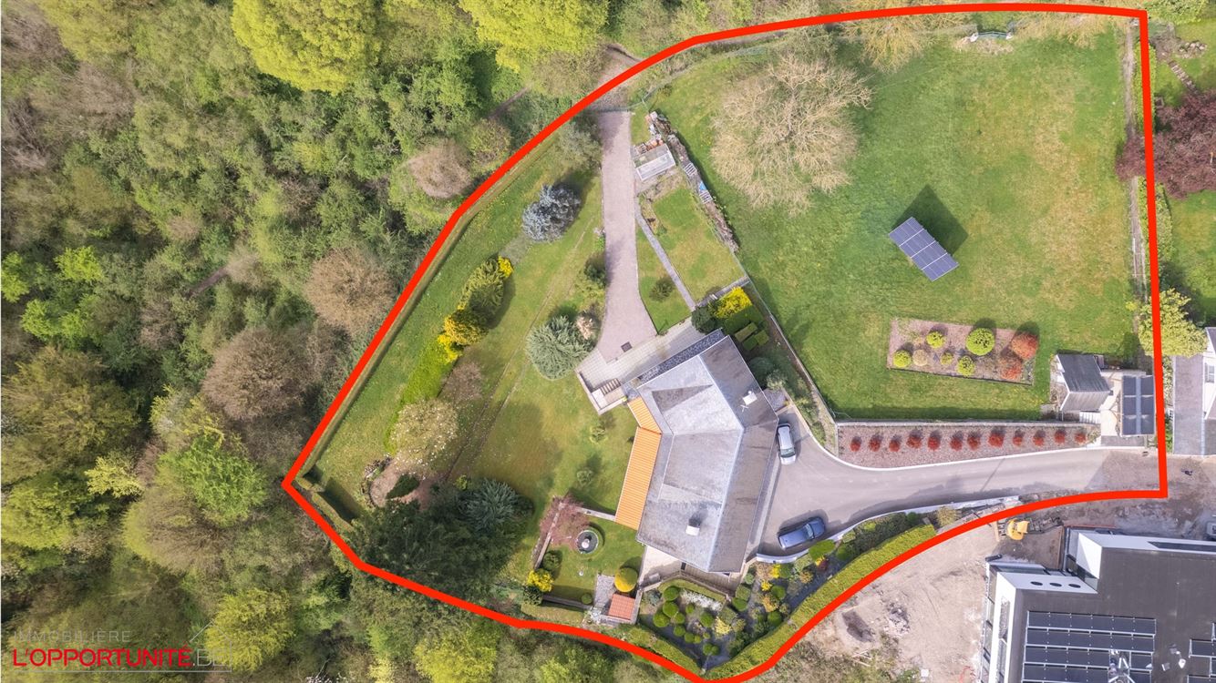 Propriété exceptionnelle sur 35 ares de terrain, 4 chambres, garages et carport.