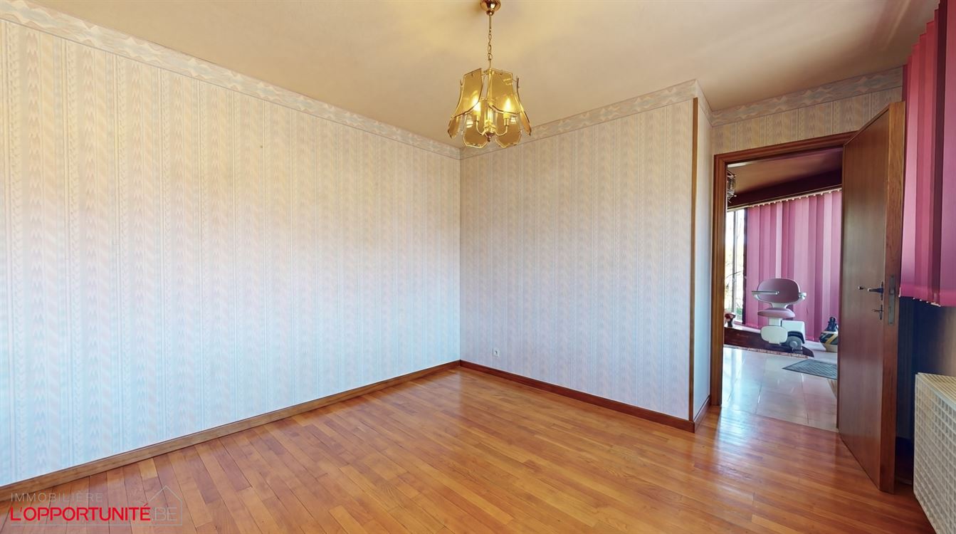 Propriété exceptionnelle sur 35 ares de terrain, 4 chambres, garages et carport.