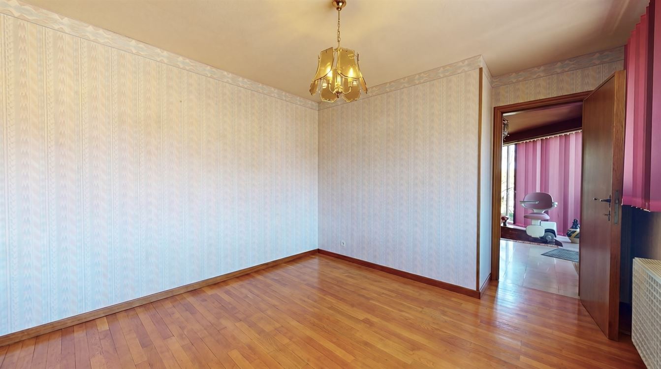 Propriété exceptionnelle sur 35 ares de terrain, 4 chambres, garages et carport.