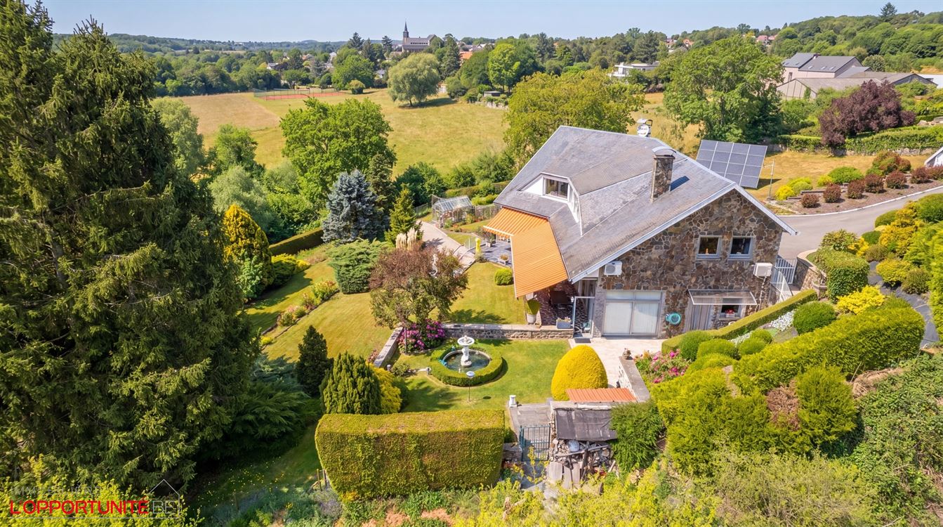 Propriété exceptionnelle sur 35 ares de terrain, 4 chambres, garages et carport.